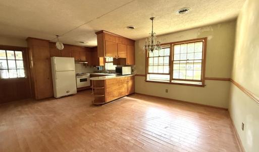 Photo #6 of 421 Woodland Circle, Lynchburg, VA 0.4 acres