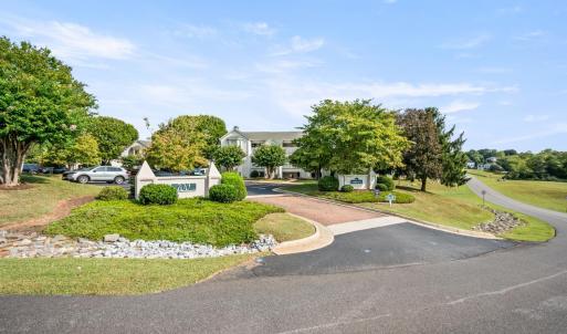 Entrance into Mallard Cove Condominiums from Ivy Lake Drive