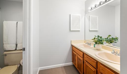 Primary bedroom bath ensuite