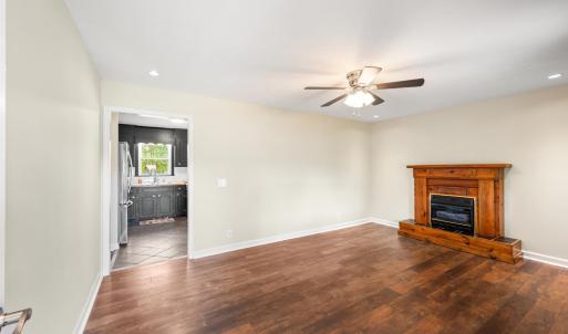 Photo #5 of 1109 Gallows Road, Gretna, VA 0.6 acres