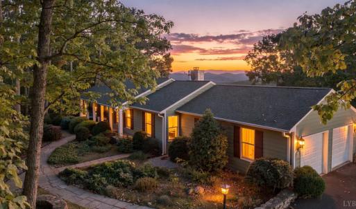 420 Cresthill Rd with amazing views!