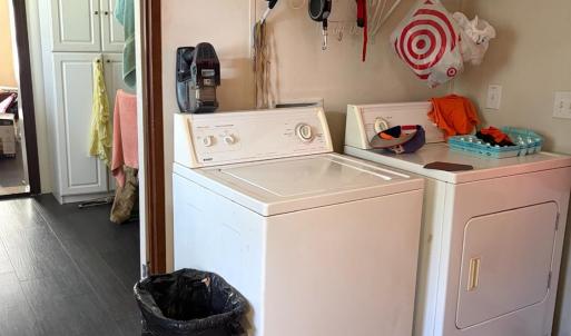 washer and dryer stay