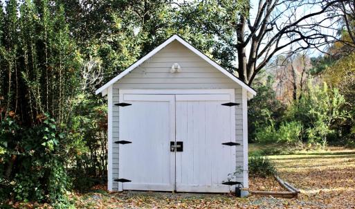 Carriage house