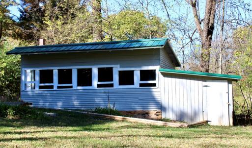 Hobby shed with electric and heat