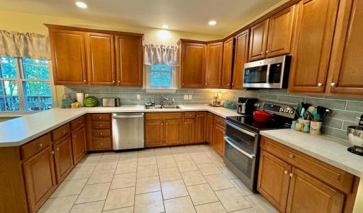 Photo #9 of 215 Beachcliff Road, Blackstone, VA 1.3 acres