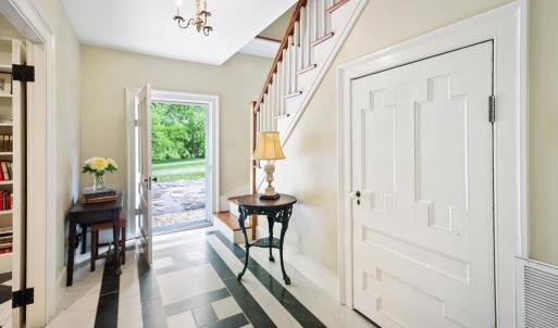 Central hallway, Level 1