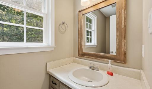 1/2 Bath