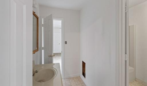 2nd Floor "JacknJill" Bathroom