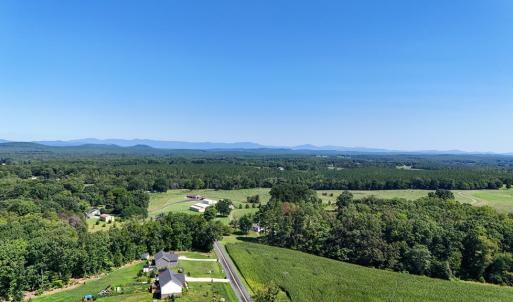 Peaceful Appomattox County Setting with Country Living and Convenient Access to Concord, Appomattox, and Lynchburg.