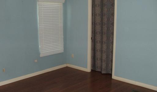 Master bedroom w/walk-in closet
