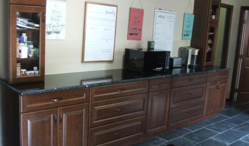 Lots of cabinets and counter space in kitchen