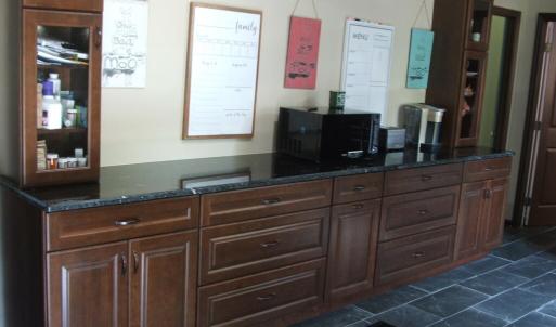 Lots of cabinets and counter space in kitchen