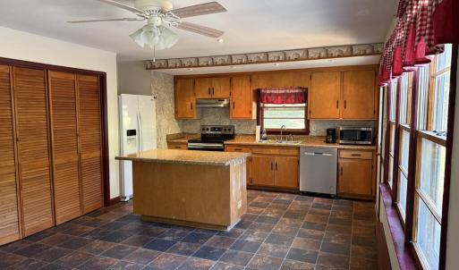 Photo #11 of 802 Bizzarre, Farmville, VA 0.7 acres
