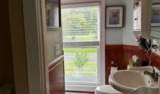 Full bath upstairs with Shower