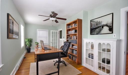 virtual staged office/flex room