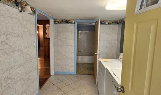 LAUNDRY ROOM/SIDE ENTRANCE