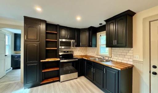 Upgraded Kitchen with new appliances