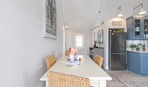 Eat-in Kitchen