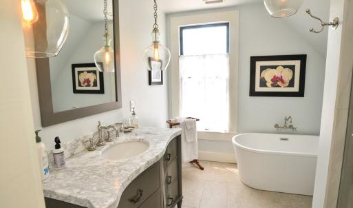 Third Floor Full Bath