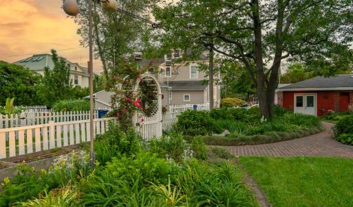 Photo #16 of 306 BAY AVE, CAPE CHARLES, VA 0.5 acres