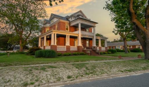 Photo #4 of 306 BAY AVE, CAPE CHARLES, VA 0.5 acres