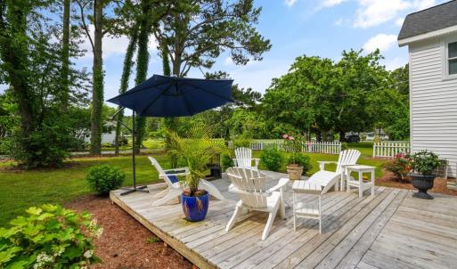 Mature plantings and gardens