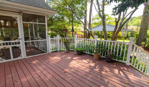 Open deck, perfect for grilling