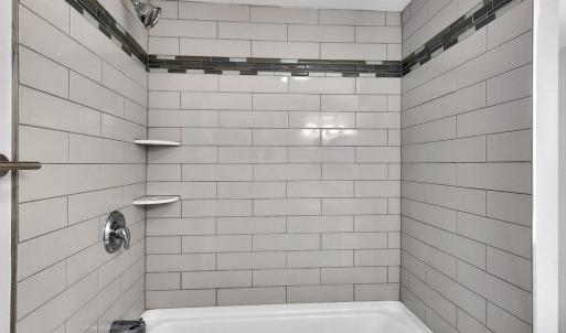 Tiled tub surround