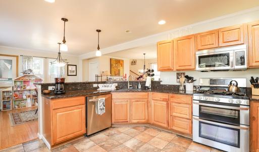 Kitchen and breakfast nook