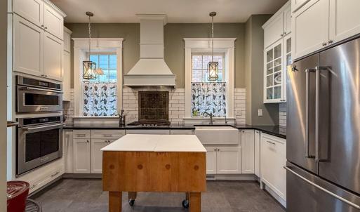 Gourmet kitchen