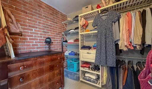En suite closet