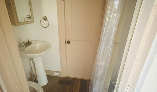 1st Floor Bath