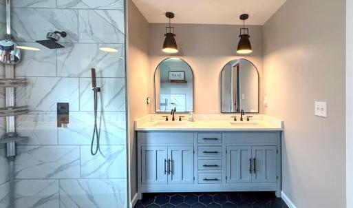 Beautifully Renovated Full Bathroom