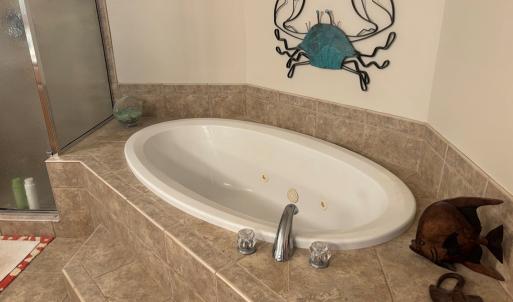 Jetted tub