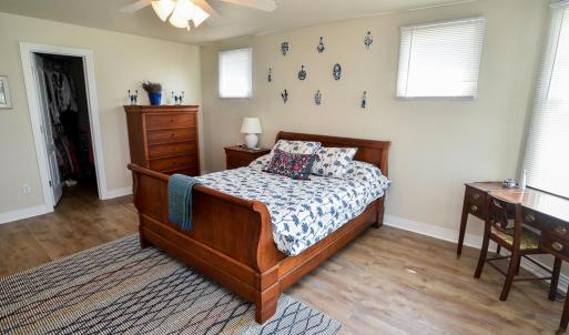 Primary Bedroom- Walkin closet