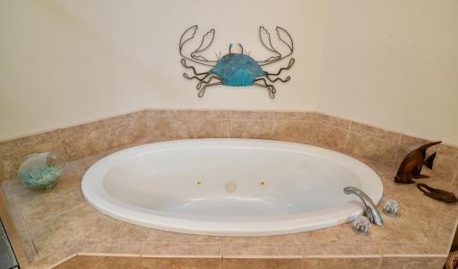 Jetted tub