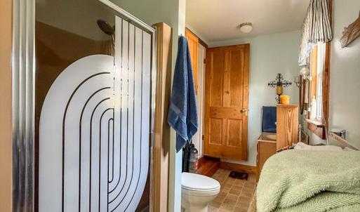 Shower - 1st floor