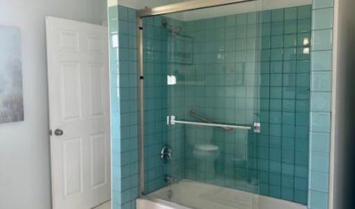 Primary bath with seagrass tile.