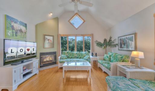 Captain's Loft has a Reverse Floor Plan!