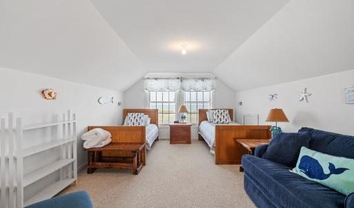 Bonus room/ bedroom third floor