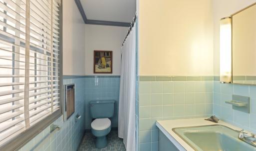 Full Bathroom 1