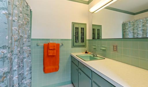 Full Bathroom 2