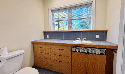 Upstairs full bathroom