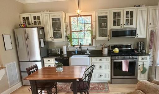 Living and kitchen area