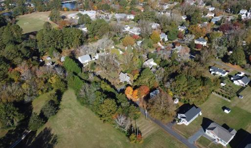 Close to Onancock Creek/Wharf/historic distirct.