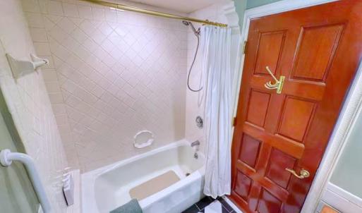 Guest suite bath