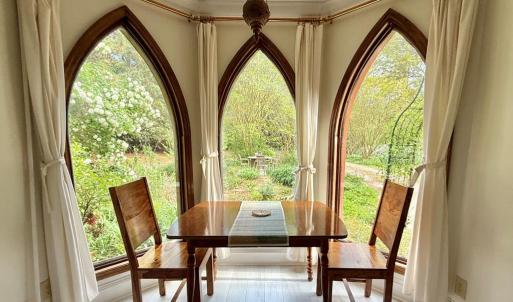 Guest suite dining area