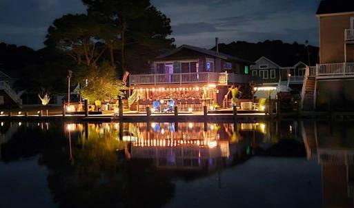 Waterfront in Captain's Cove!