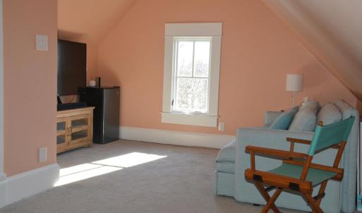 4th Bedroom, The Sofa is a pull out Queen size bed.