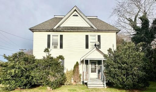 Front Entract to Apt A